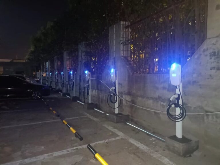 lebel 2 EV charger nga nagtrabaho sa gabii